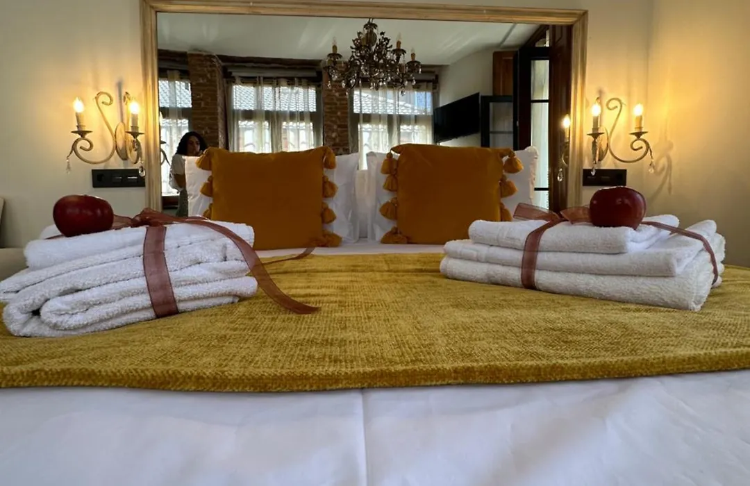 Claren'S Boutique Rooms-1