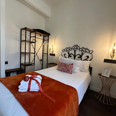 Claren'S Boutique Rooms-2